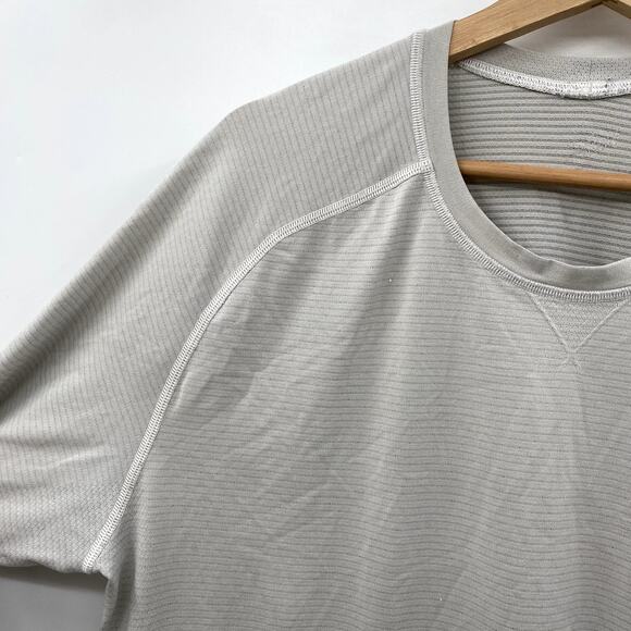 Lululemon gray white mens short sleeve tee - Picture 2 of 7